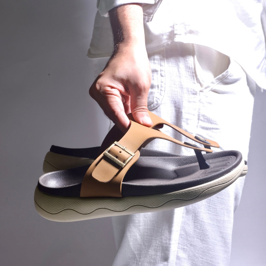 Monkstory Escape Buckle Thong Sandals – Desert Tan