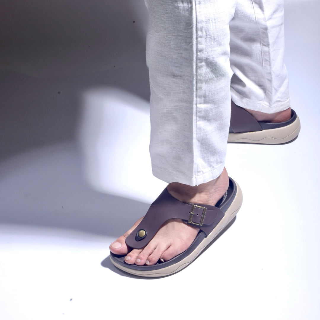 Monkstory Escape Buckle Thong Sandals – Dark Brown