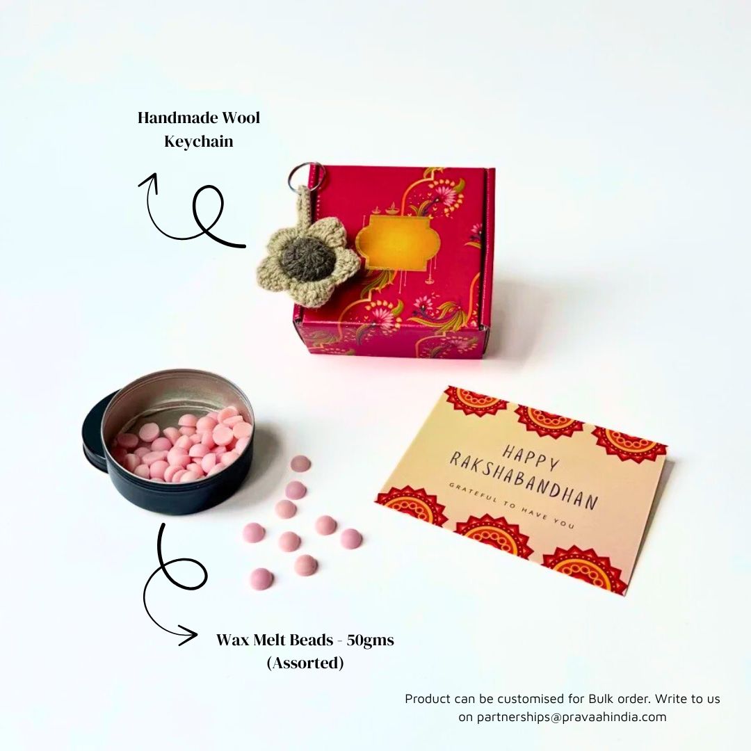 Pravaah Small Surprise | Festive gift Hamper | Wax Melt Large + Keychain
