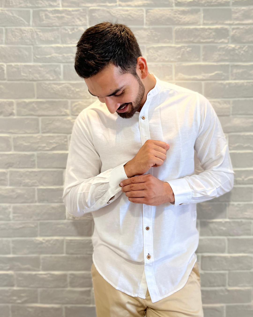 Earthy Route Snow white · mandarin collar shirt