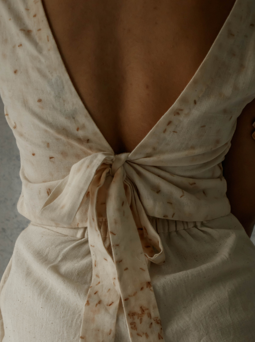 Unborn Studio UMBERED - Tie-back top