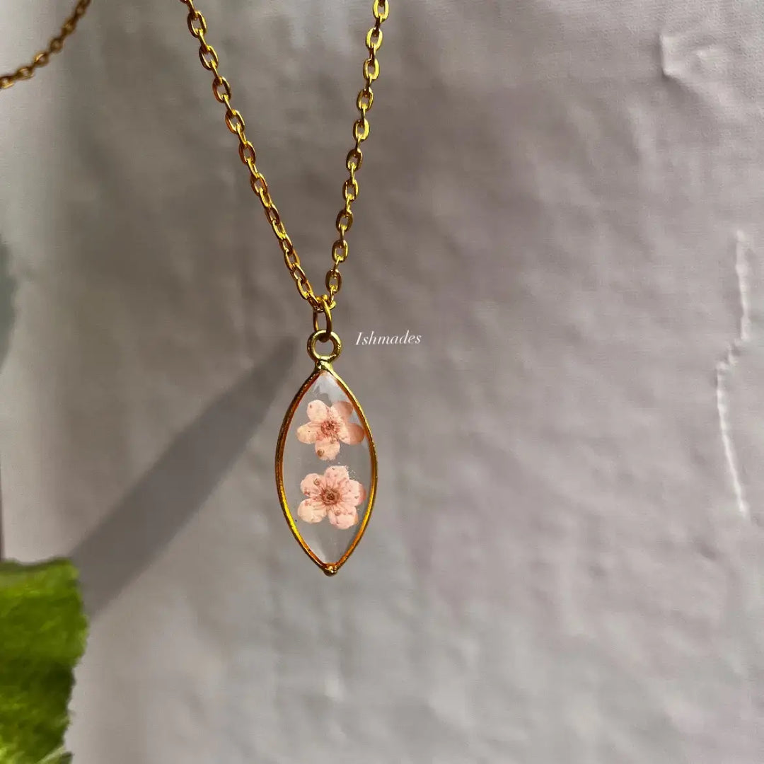 Ishmades Leafy Plum locket