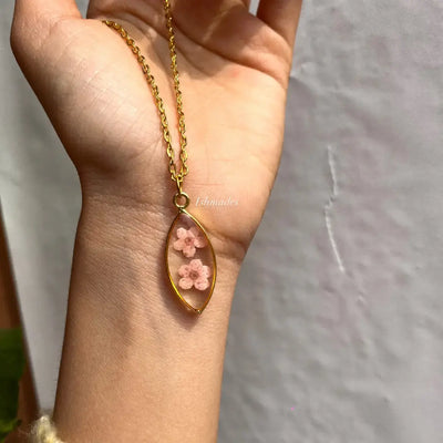 Ishmades Leafy Plum locket