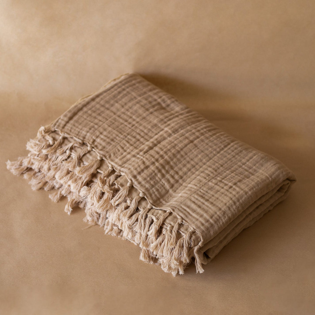 Akiiko Fyra Fringe Throw