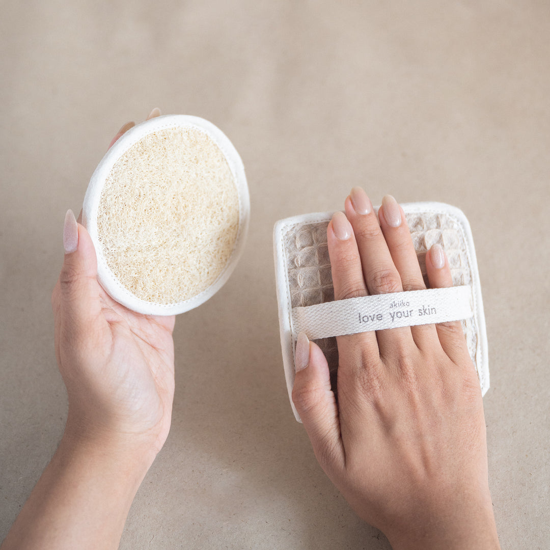 Akiiko Waffle Exfoliating Kit | Luffa Scrubbers, Back Scrubber & Coconut Soap