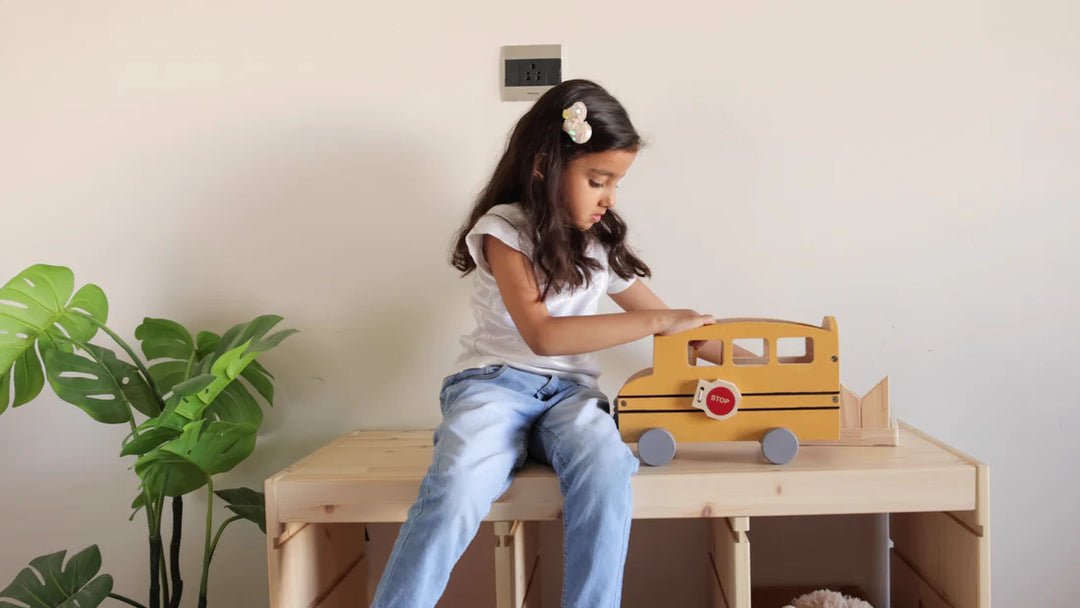 BIRCH & BUG Happy-Hauler School Bus