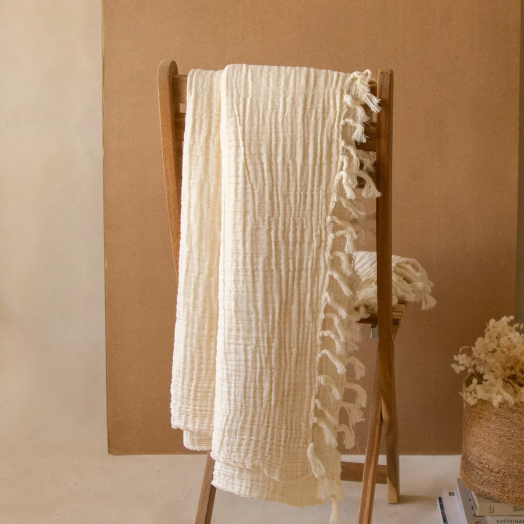 Akiiko Fyra Fringe Throw