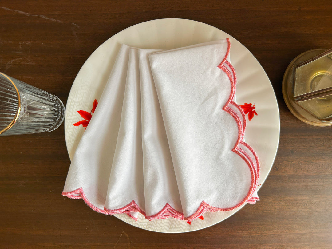 Scallop Edge Cloth Napkins –Set of 4, Reusable & Washable Table Napkins