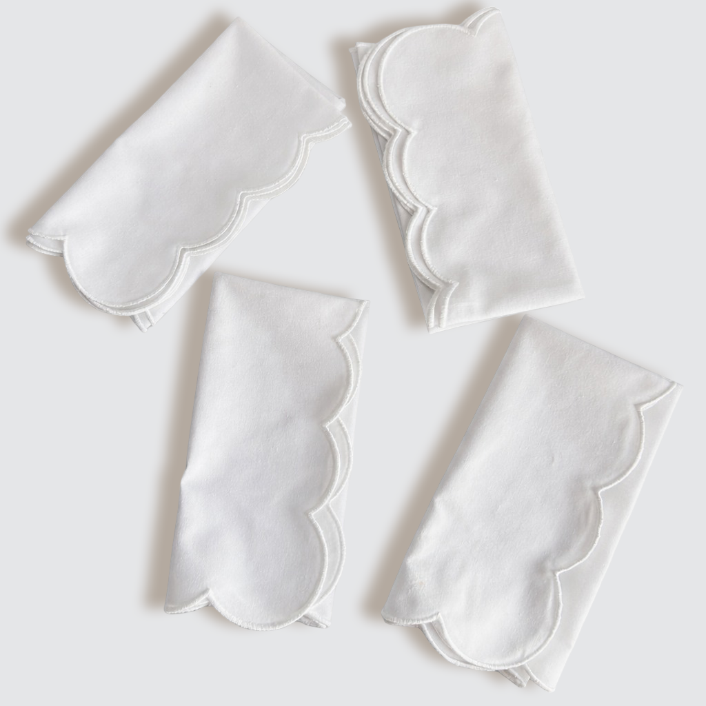 Scallop Edge Cloth Napkins –Set of 4, Reusable & Washable Table Napkins