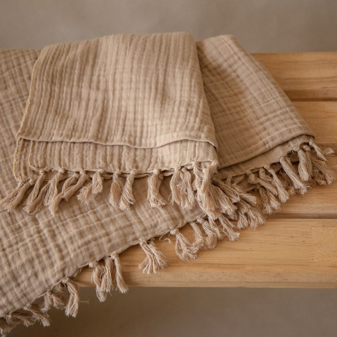 Akiiko Fyra Fringe Throw