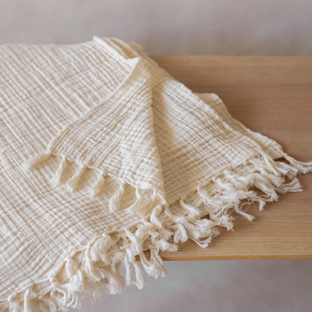 Akiiko Fyra Fringe Throw