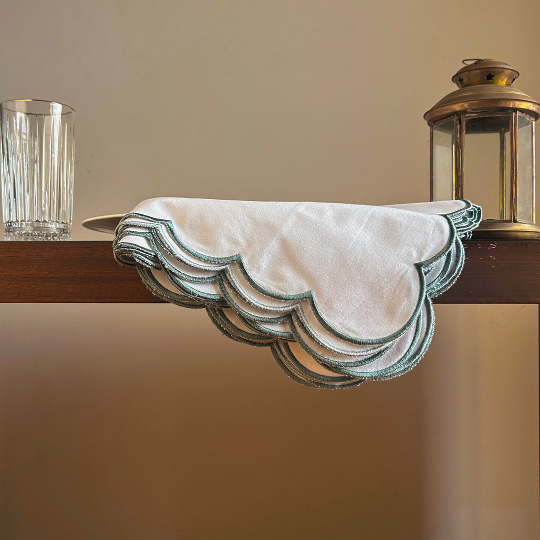Scallop Edge Cloth Napkins –Set of 4, Reusable & Washable Table Napkins