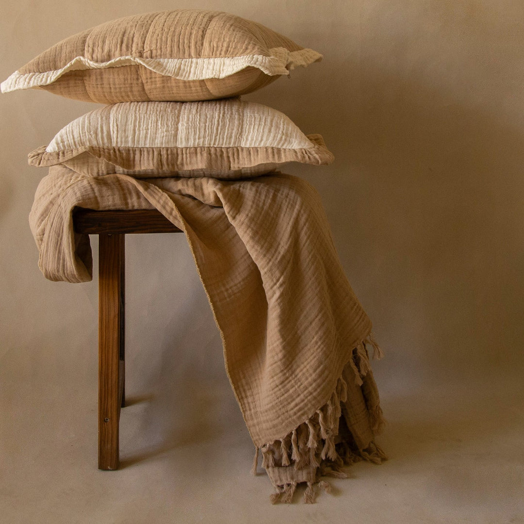 Akiiko Fyra Fringe Throw