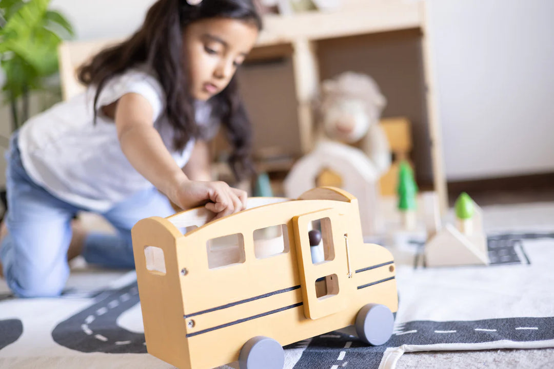 BIRCH & BUG Happy-Hauler School Bus