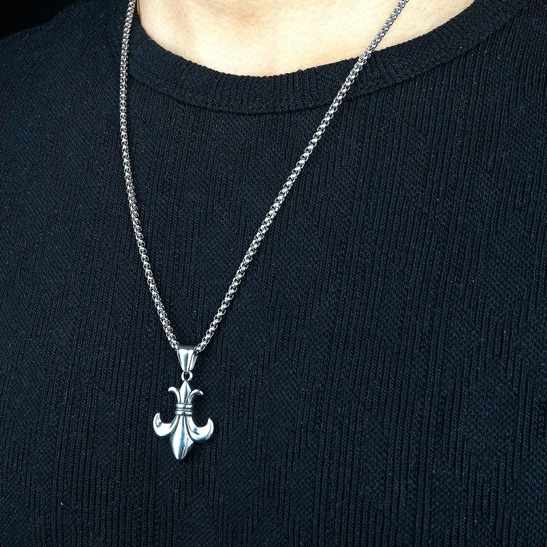 Fleur de lis pendant