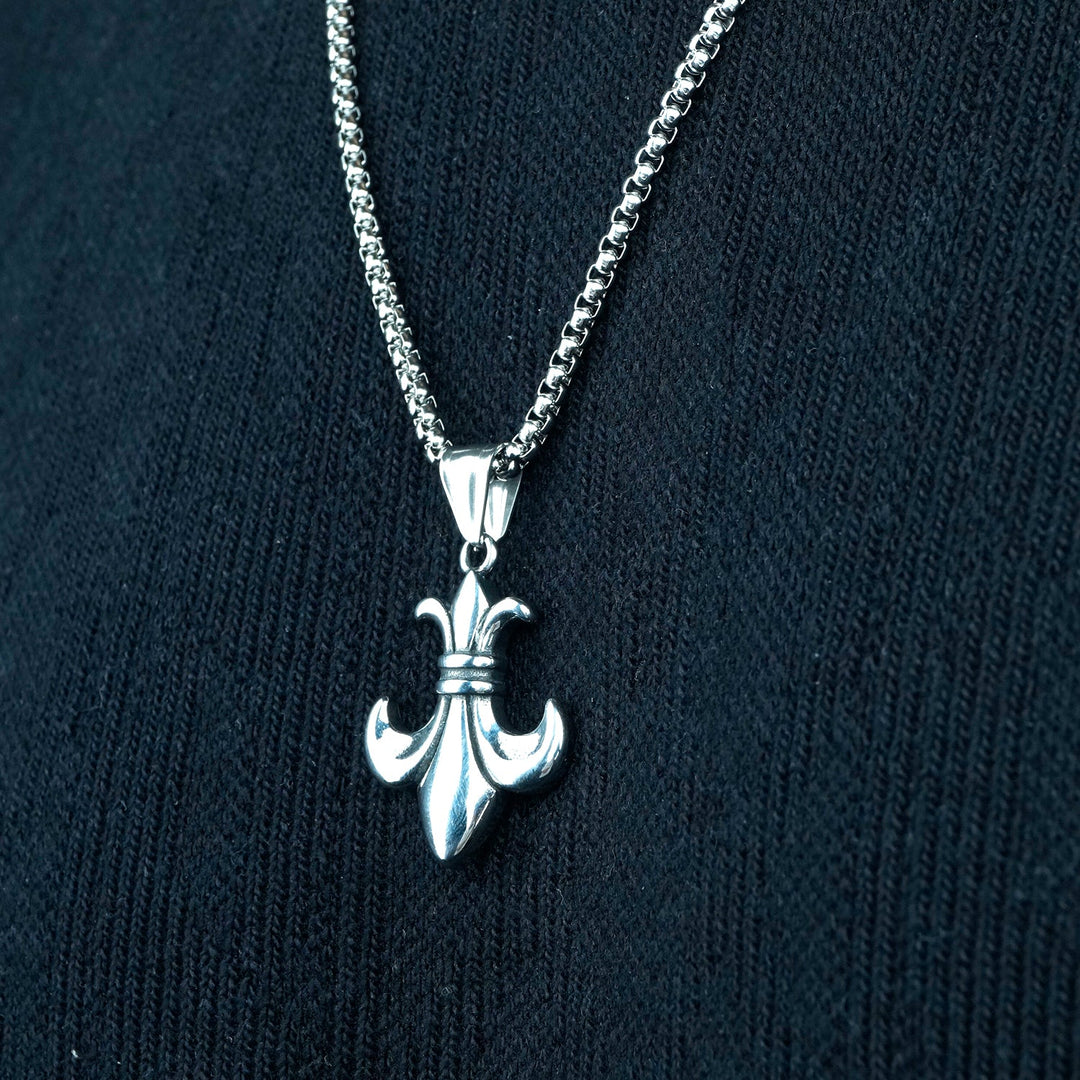 Fleur de lis pendant