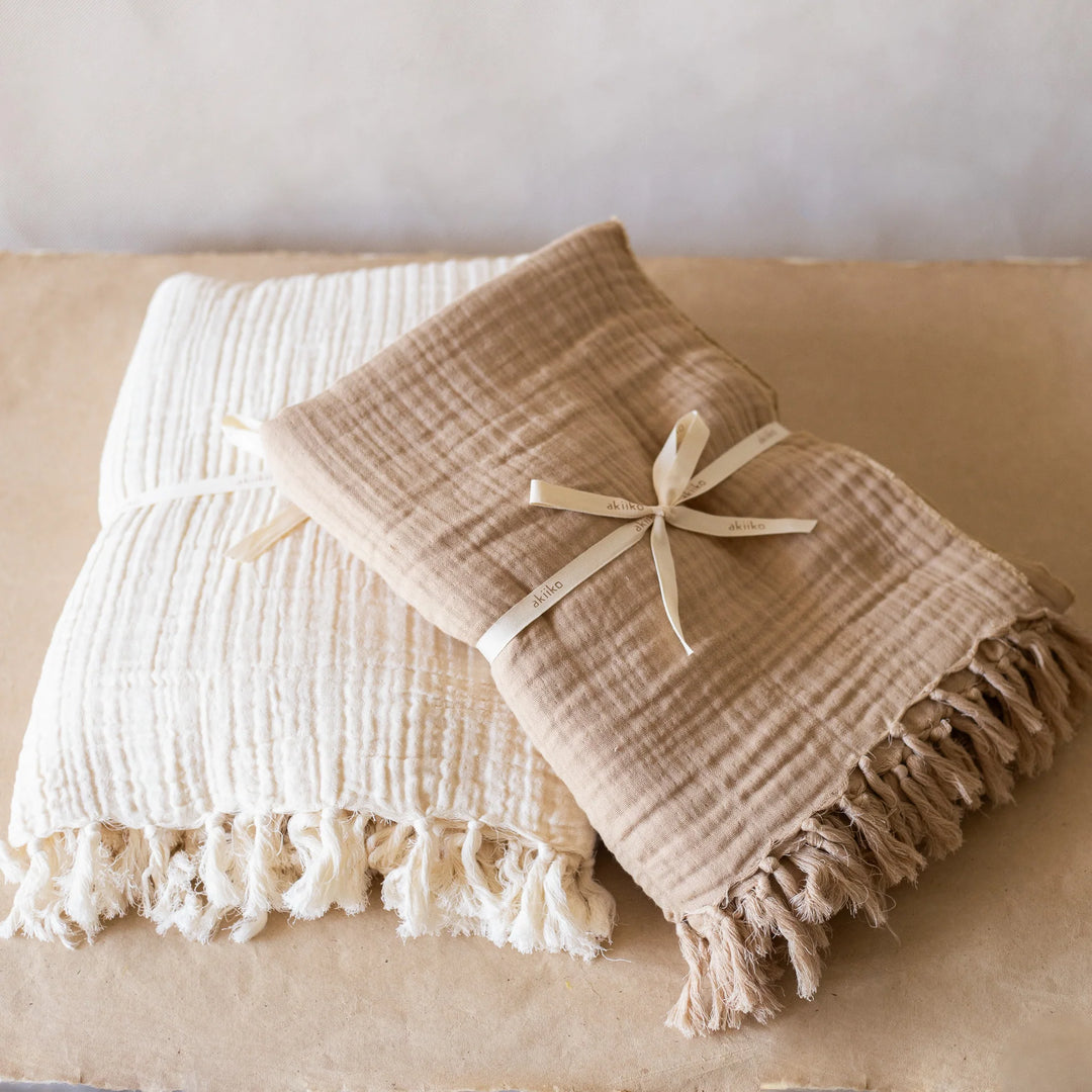Akiiko Fyra Fringe Throw
