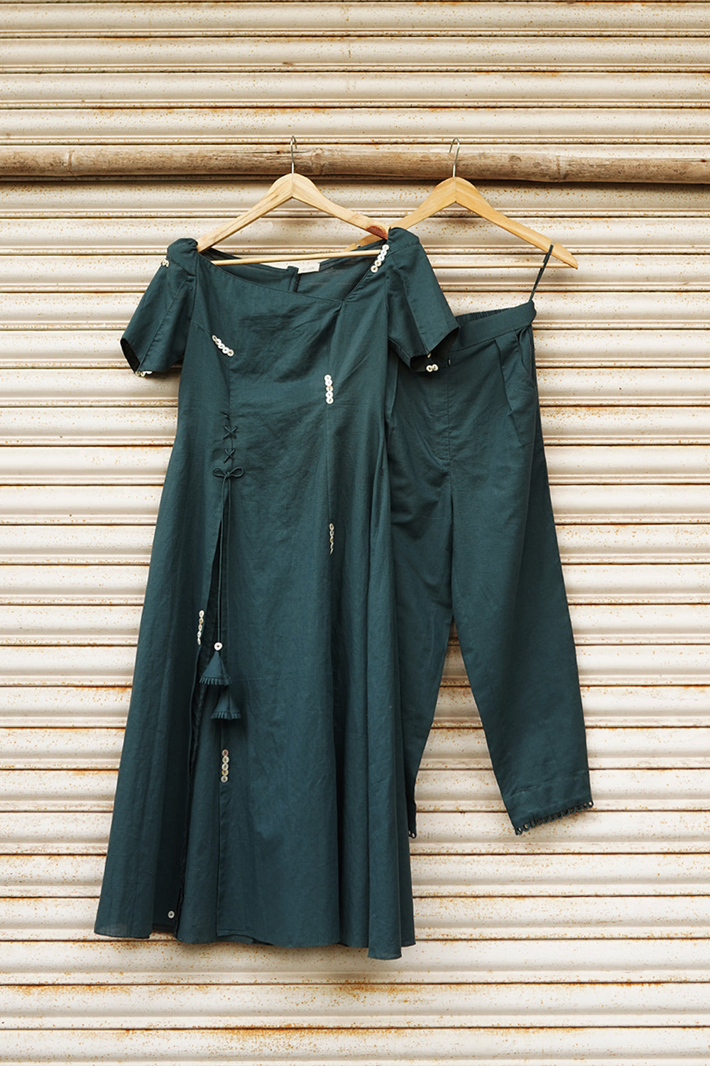 ITIDOR Gunnen Asymmetrical Kurti - Boat Neck, Padded Sleeves