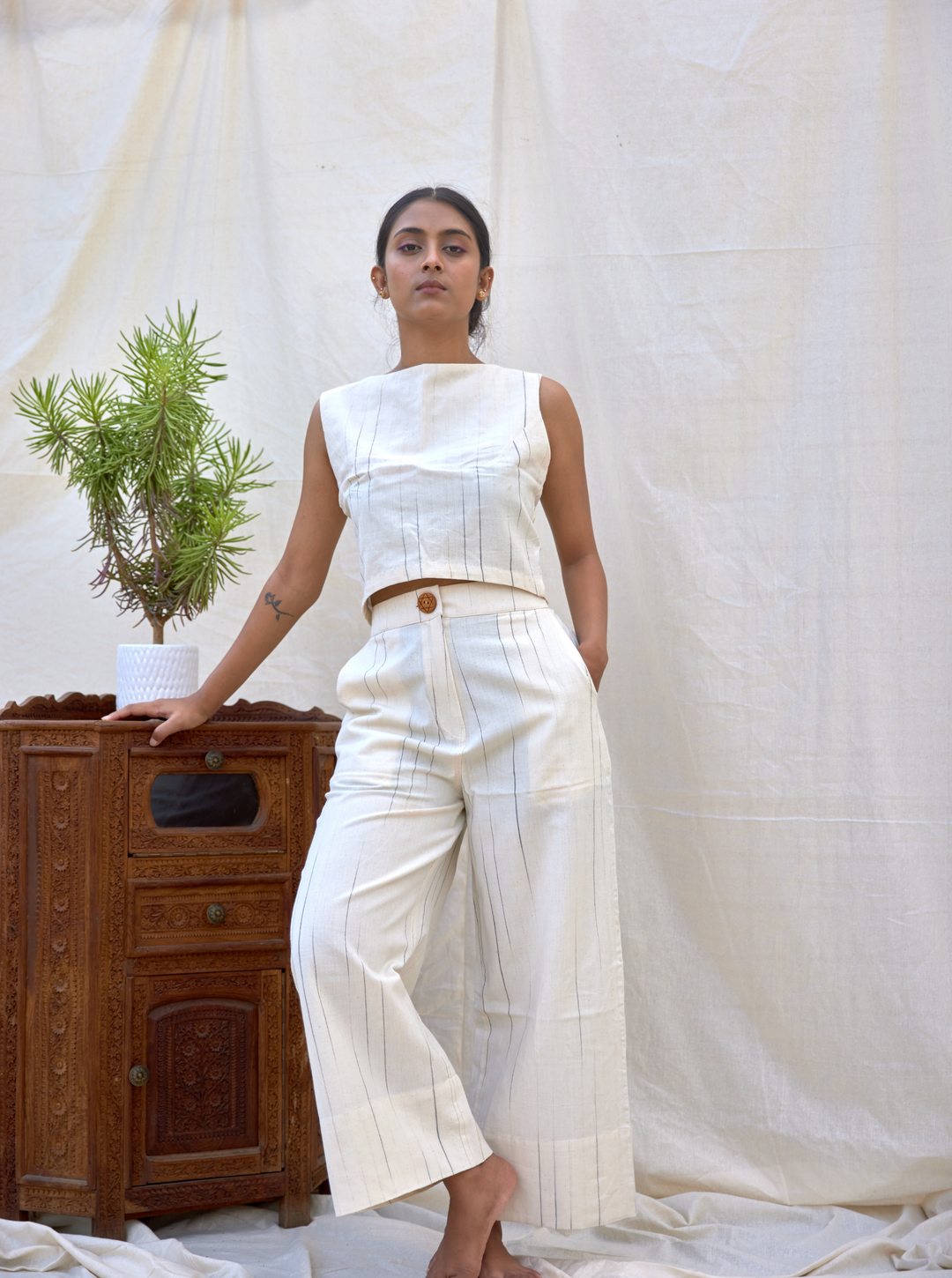 Unborn Studio Natural stripes - High-waisted crop pants