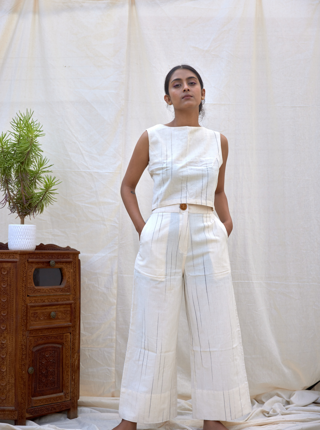 Unborn Studio Natural stripes - High-waisted crop pants