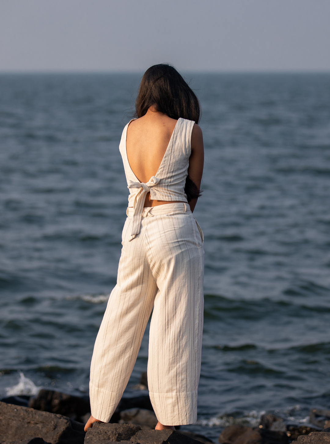 Unborn Studio Natural stripes - High-waisted crop pants