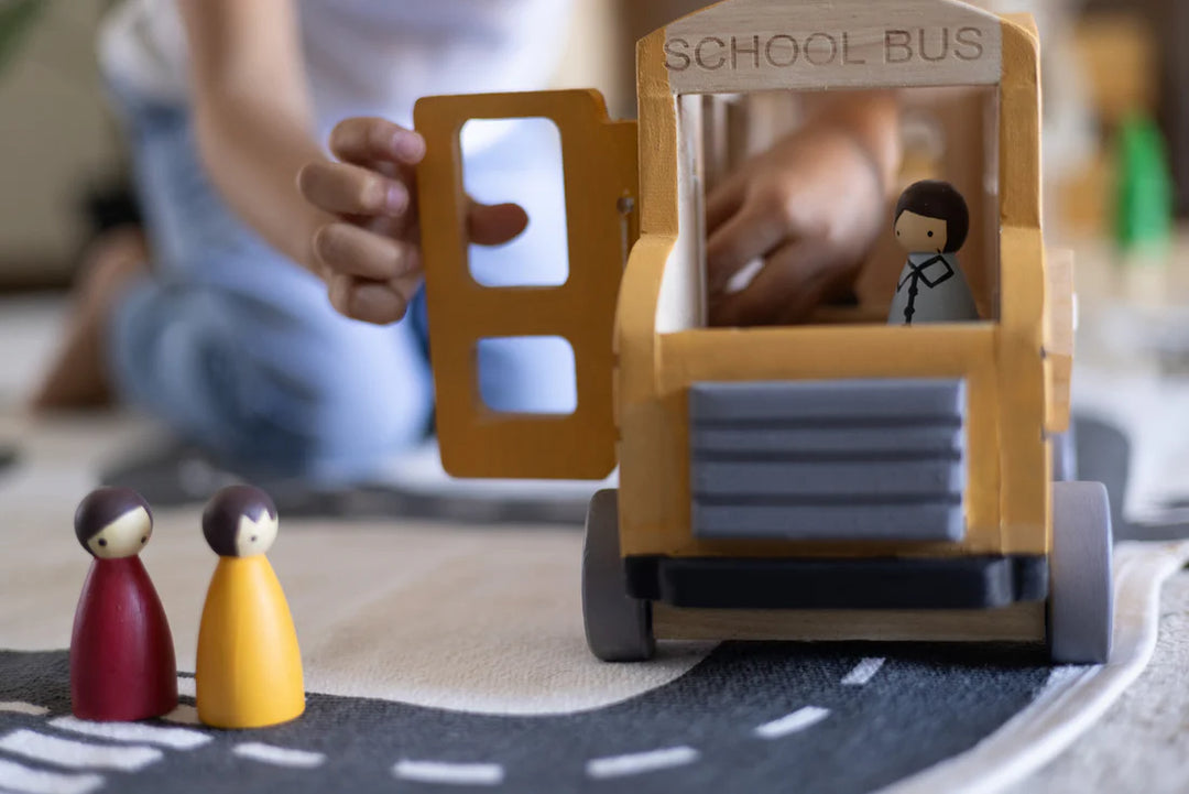 BIRCH & BUG Happy-Hauler School Bus