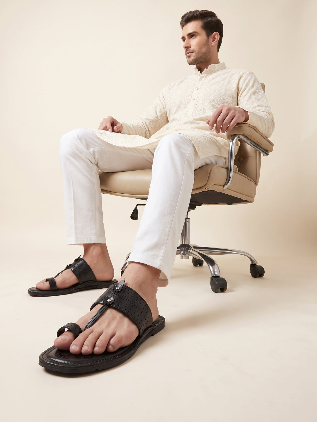 Raje Black Kolhapuri Chappal