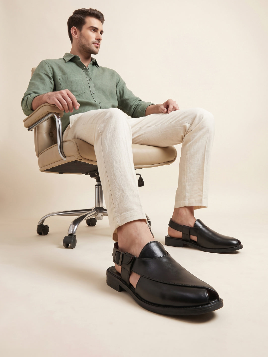 Utsav Black Peshawari Sandal