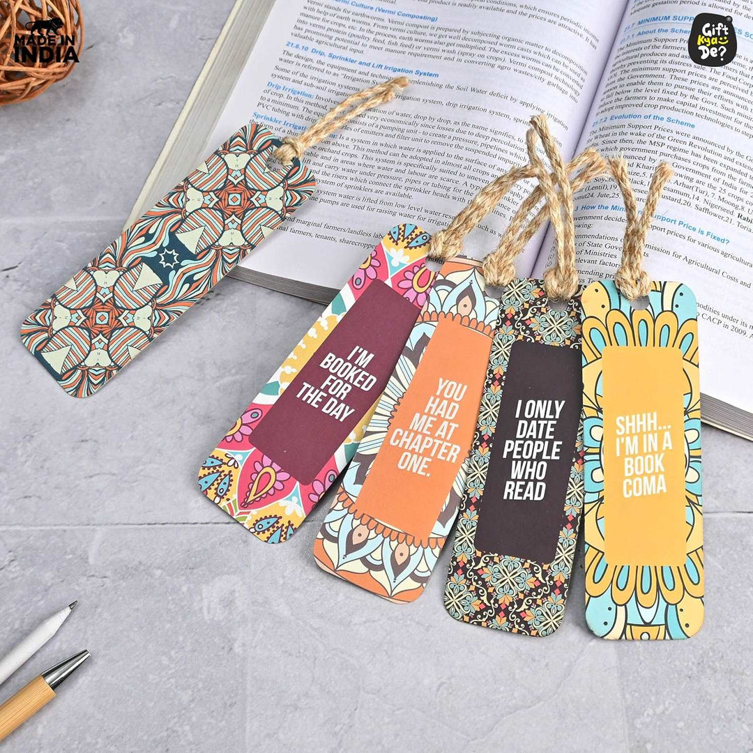 Gift Kya De Bookmarks Set of 5 | Beautiful Designs & Quotes | Hard Paper Book Marker With Handmade Tassel Dori