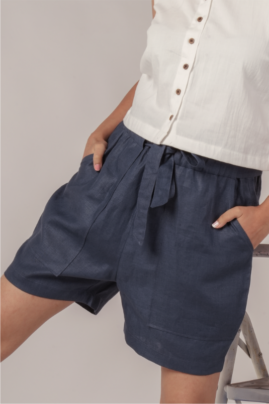 Paper-bag shorts in Hemp