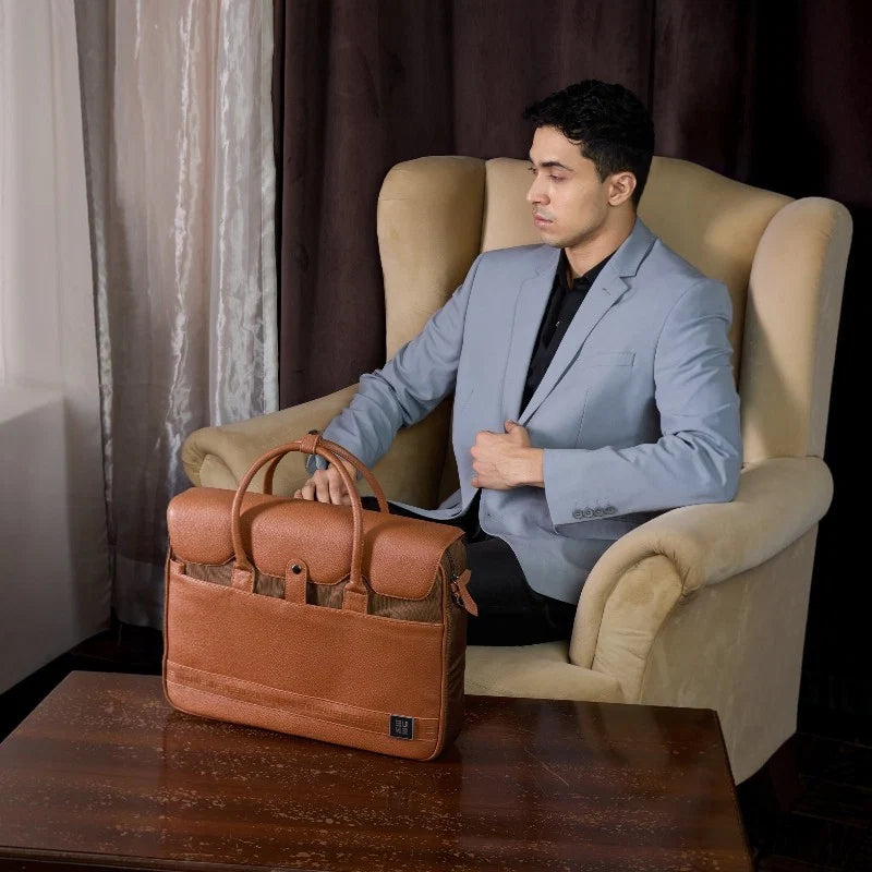 Eume Aristo Messenger Bag