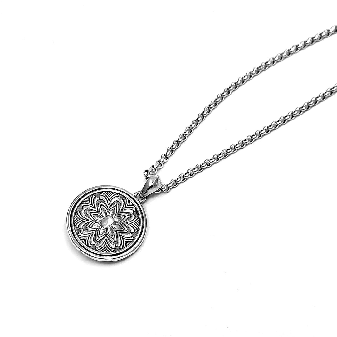 Lion Head pendant in sterling silver