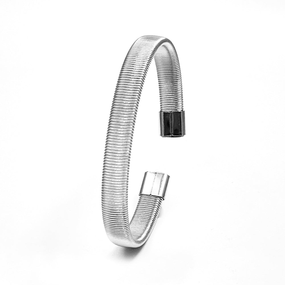 Liner patterned Cuff in silver finish