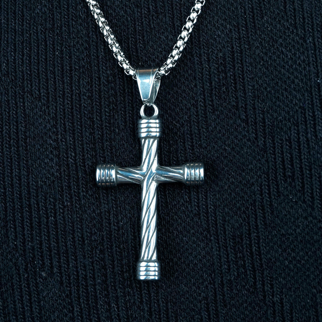 Twisted cross chain Pendant