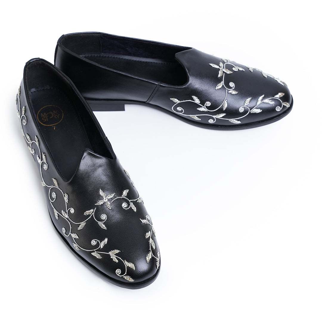 Monkstory Regal Floral Zardosi Mojari – Black