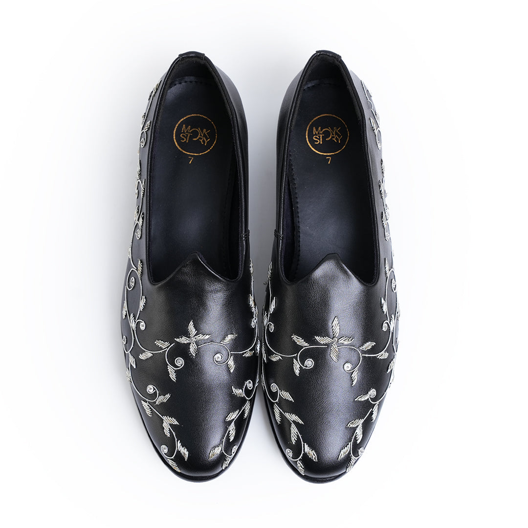 Monkstory Regal Floral Zardosi Mojari – Black