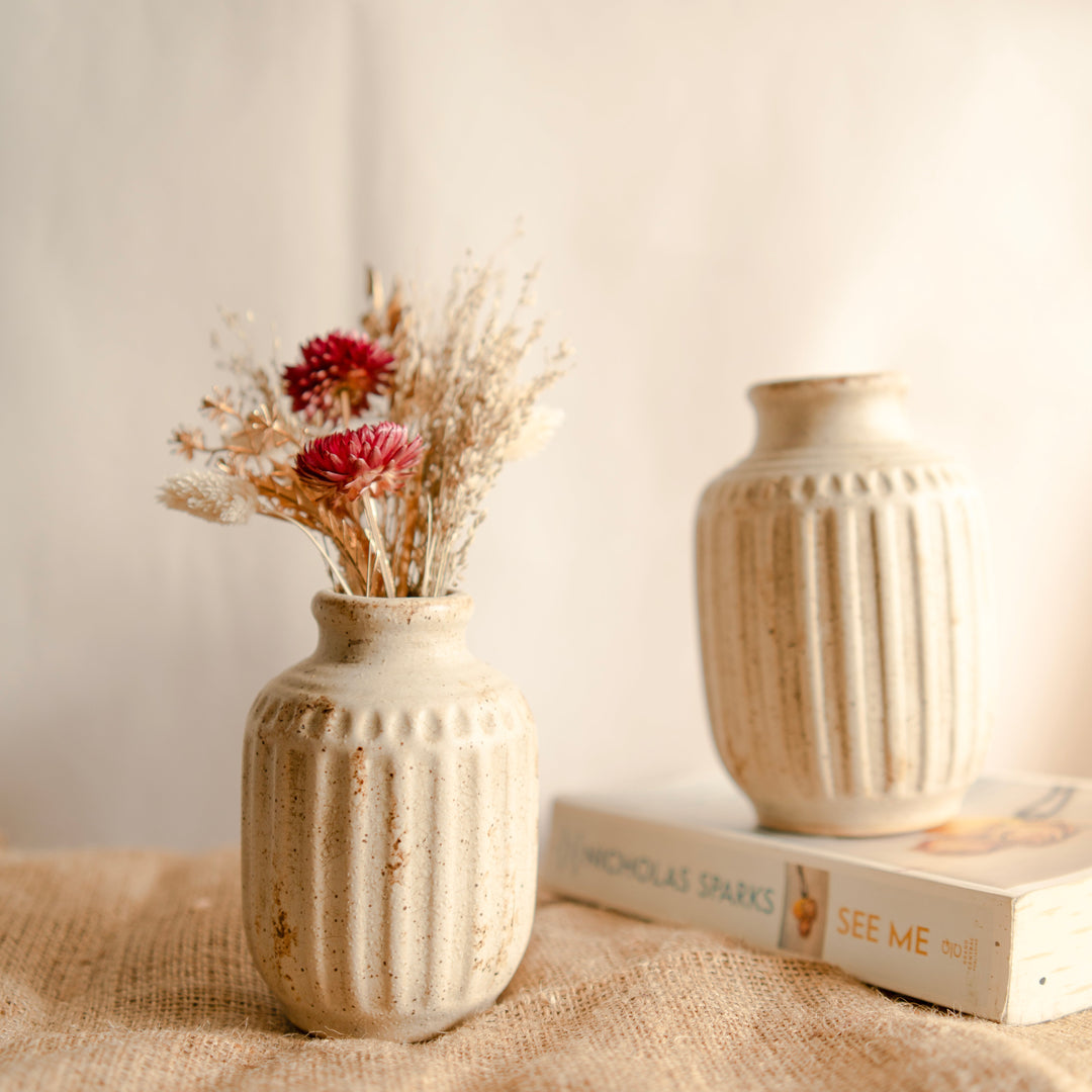Retro vase with bunch-Medium - https://artecasa.in/