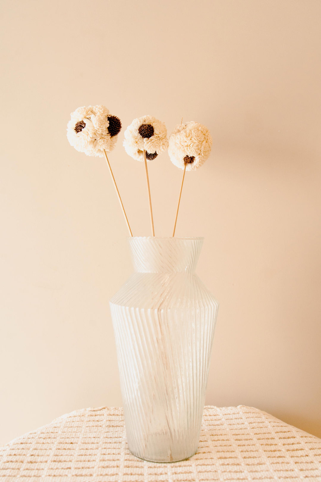 Sola balls - White - https://artecasa.in/