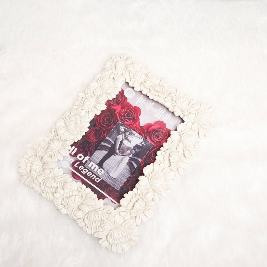 White Artisan Frame – Handcrafted Ceramic Photo Frame | Artecasa