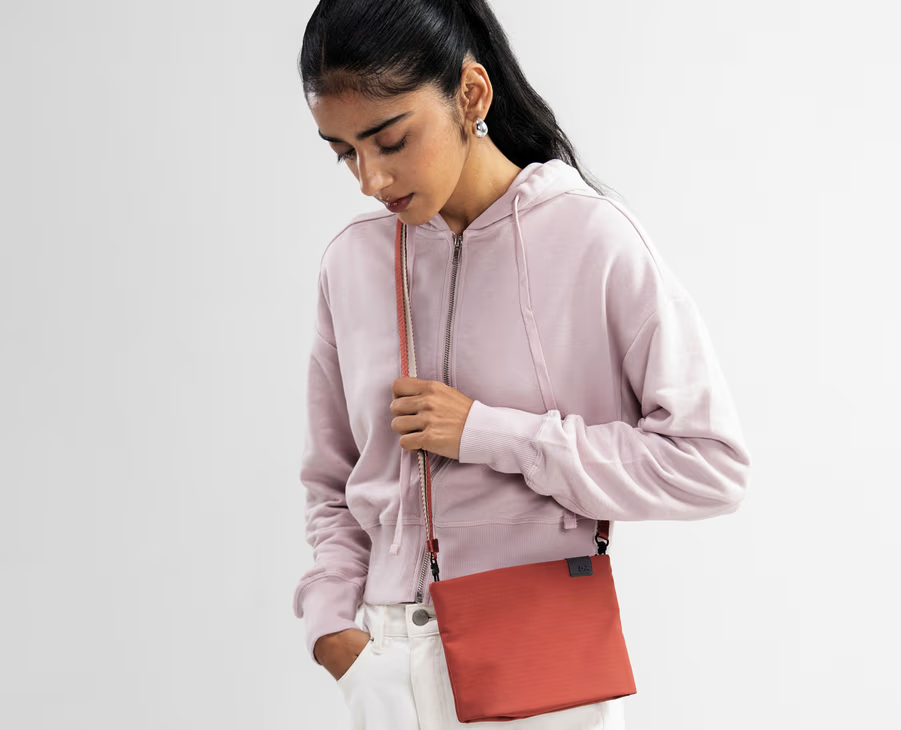 Pivot Expandable Crossbody-Small(Basalt,Coral,Lagoon,Sand,Seagrass)