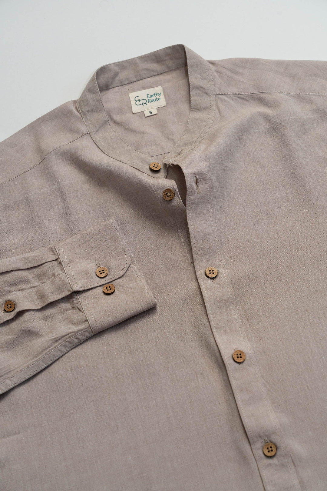Earthy Route Peppercorn brown · mandarin collar shirt