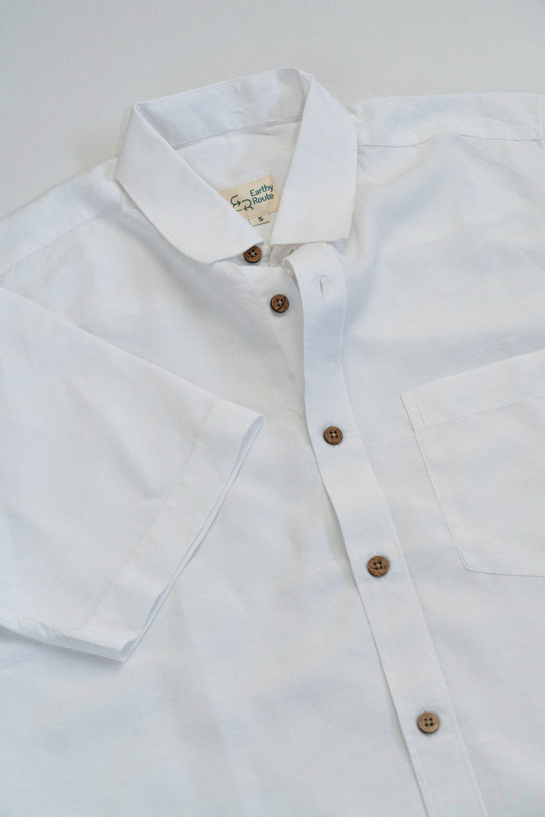 Earthy Route Snow white · half sleeve shirt