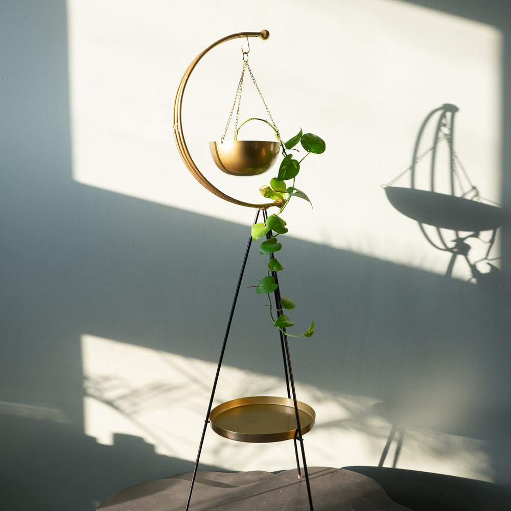 Muun Home tripod planter - Black and Gold