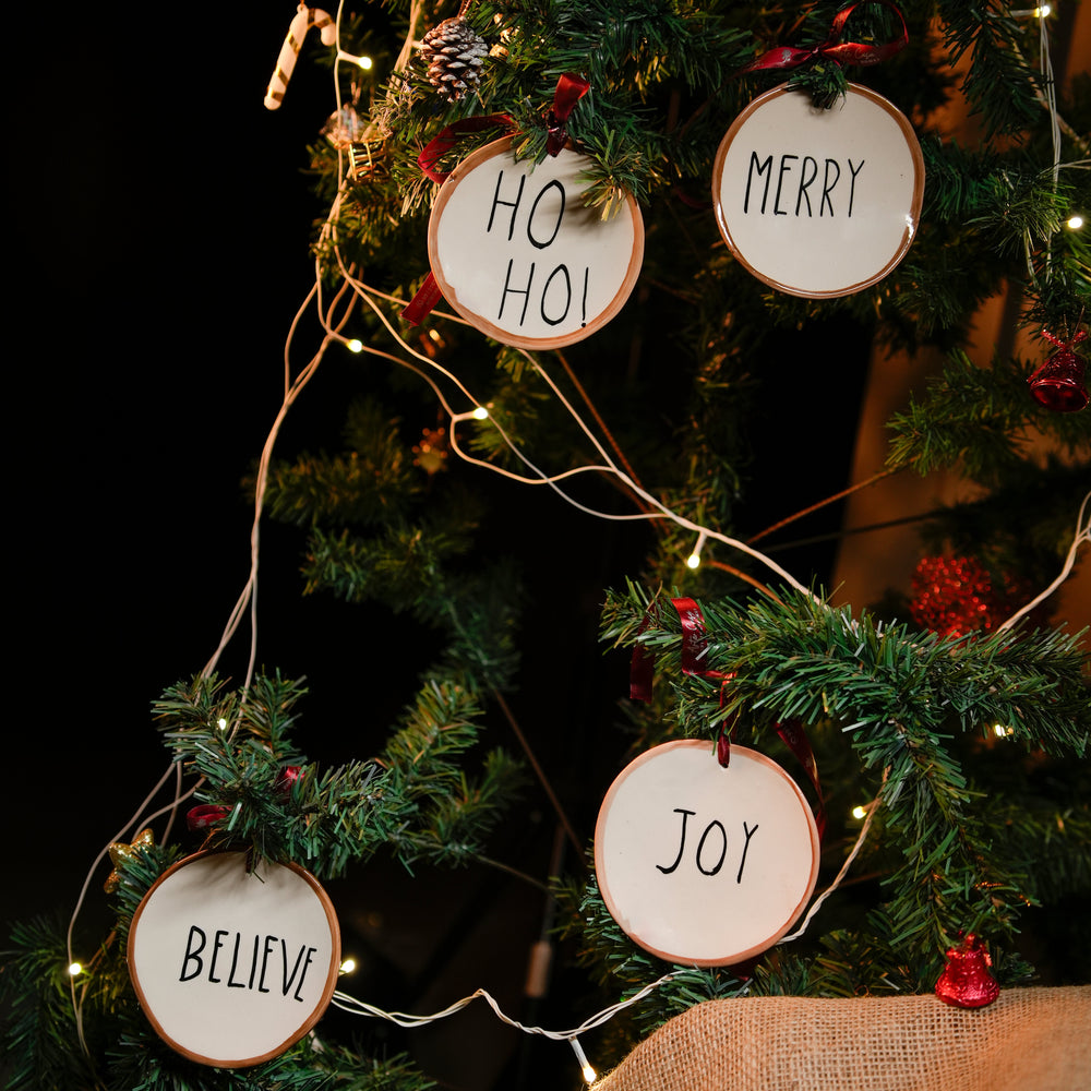 Pack of 4 Festive Ceramic Christmas Tree Ornaments | Decorative Hanging Baubles for Holiday Decor – ArteCasa