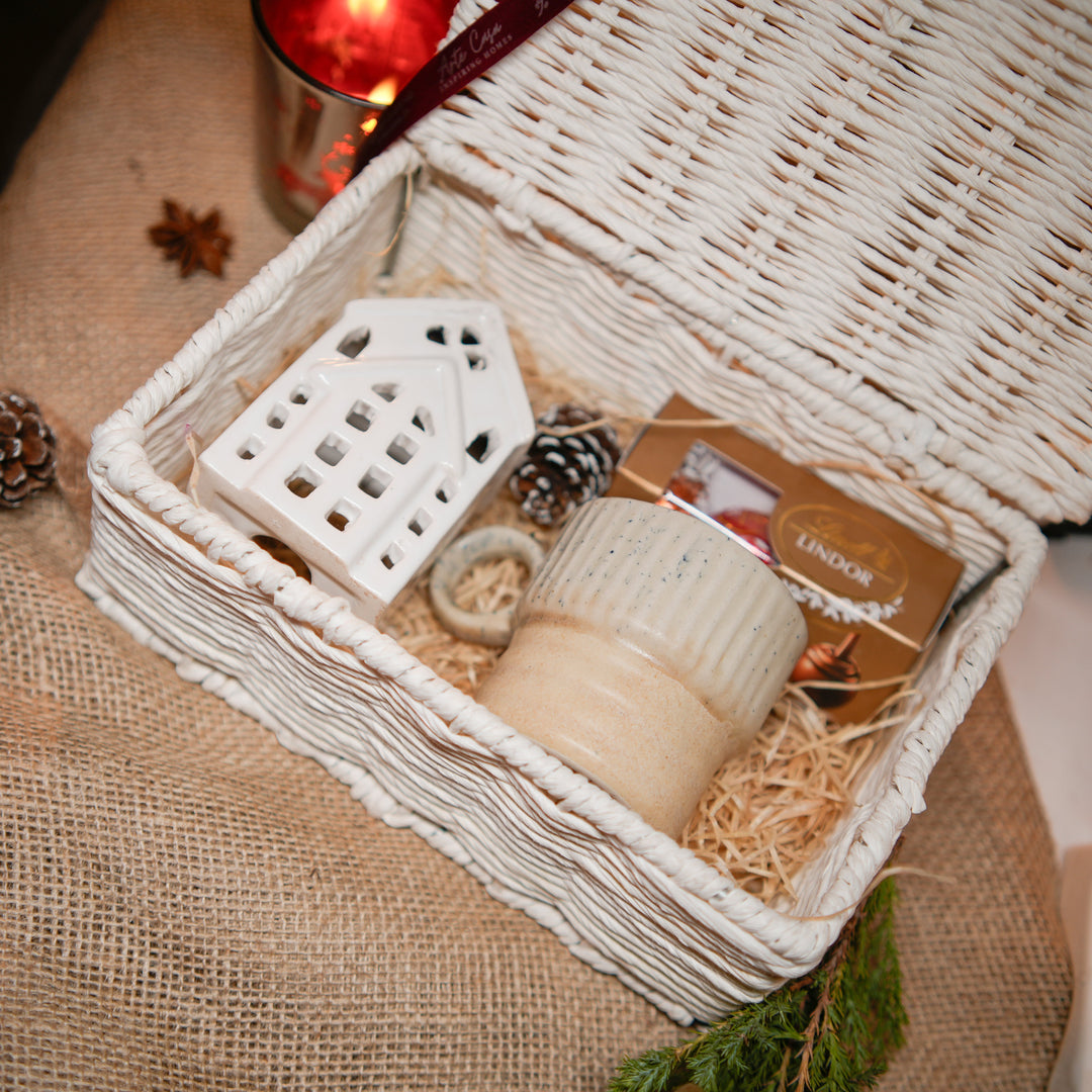 Christmas Treats Box - https://artecasa.in/