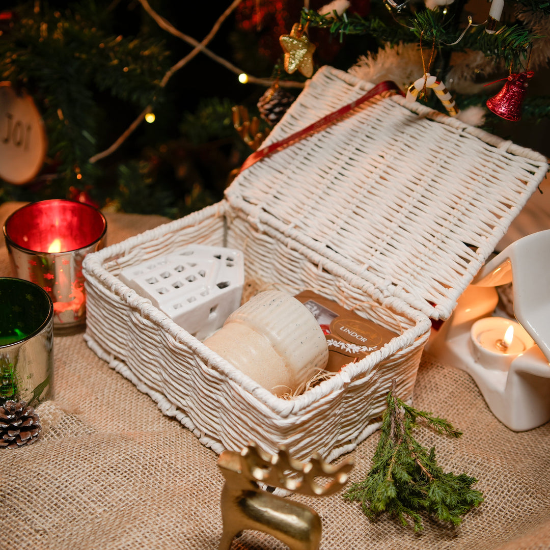 Christmas Treats Box - https://artecasa.in/