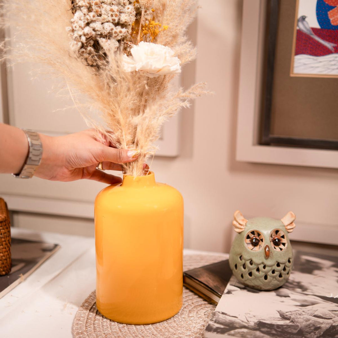 Lemon blossom vase with bunch - https://artecasa.in/