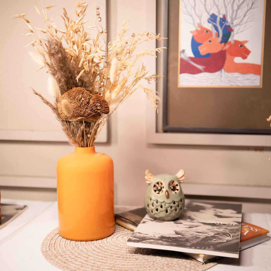 Tangerine Elegance vase with dried flower bunch - https://artecasa.in/
