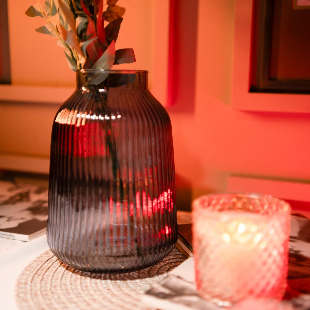 charcoal ribbed glass vase - https://artecasa.in/