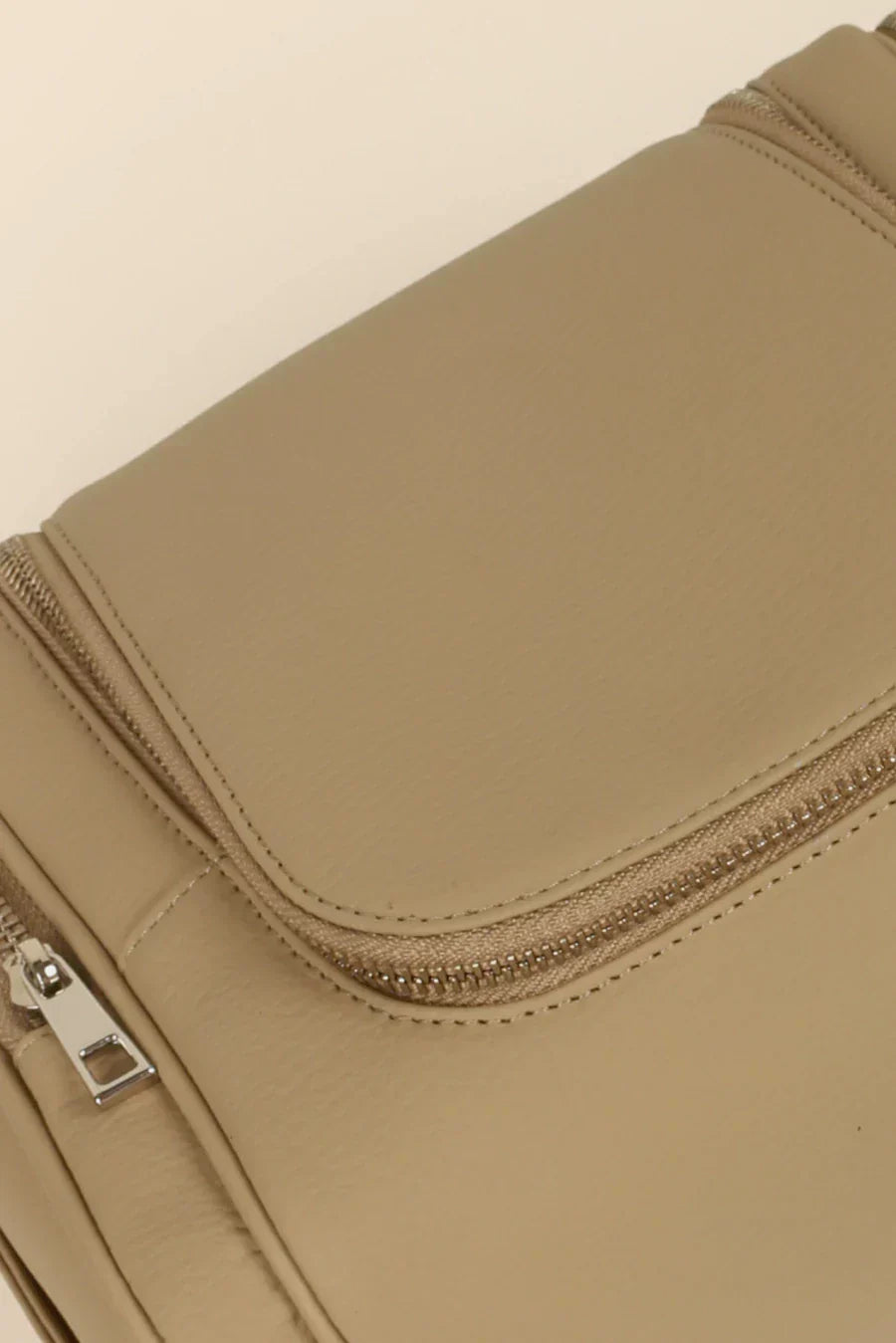 The House Of Ganges Hanging Vegan Leather Toiletry Bag